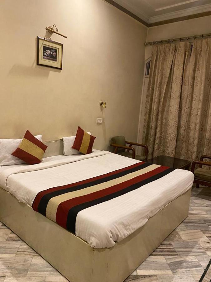 Lavi Hotel Hari Darshan - 10 Meter From Golden Temple Αμριτσάρ Εξωτερικό φωτογραφία